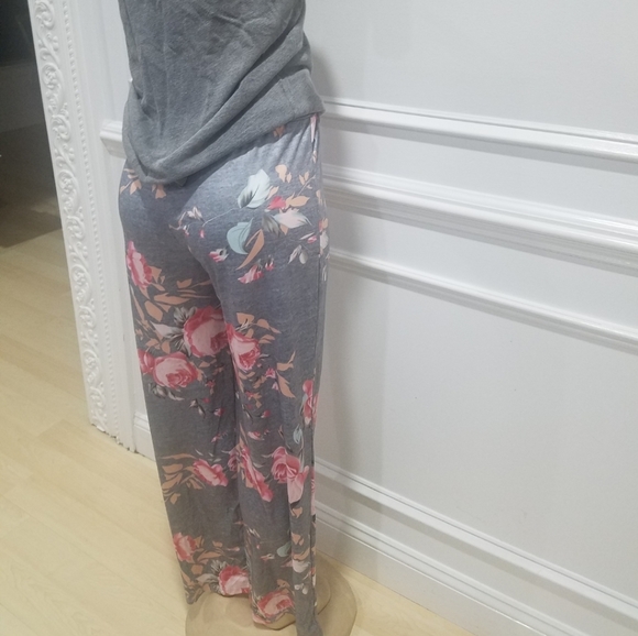 Large drawstring high waisted yoga wide legged lounge pants. Floral - Picture 3 of 6